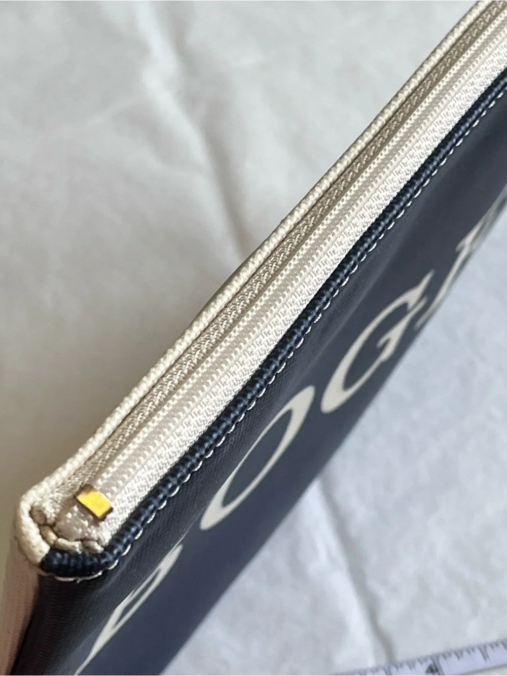 kate spade Coated Canvas Birdie Bogey Pouch NWT Navy/ Cream Discoloration FLAWED